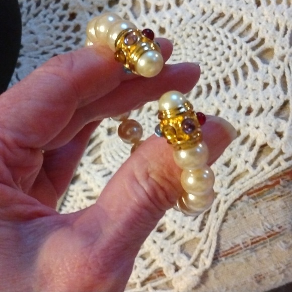 KENNETH J LANE FAUX PEARL AND JEWEL OPEN, SLIP ON BRACELET VINTAGE - Picture 4 of 4